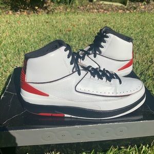 AIR JORDAN 2 RETRO ‘VARSITY RED’ SIZE 9.5